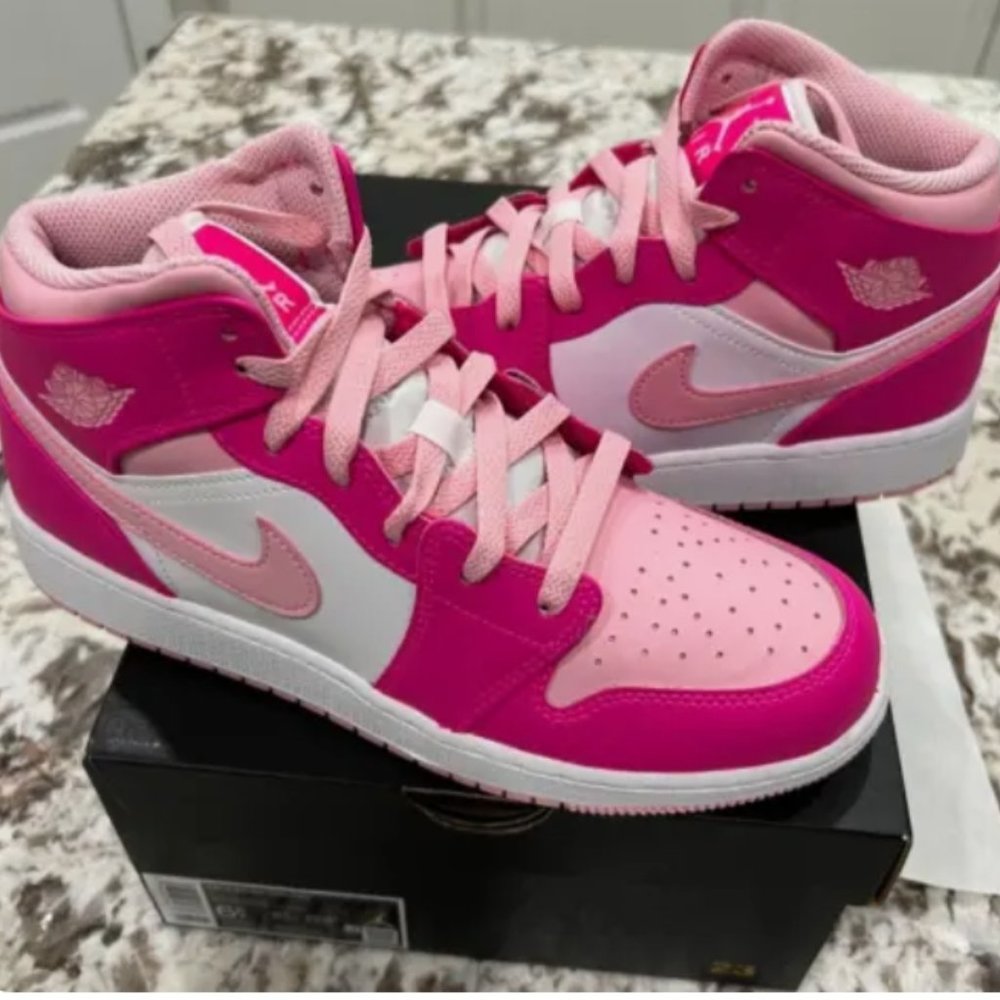 NIKE AIR JORDAN 1 MID FIERCE PINK Grade School